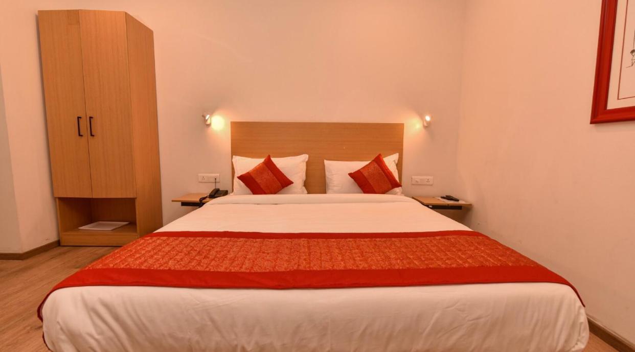 Azure Hotels And Suites Near Medanta Hospital Medicity Sector 47,Sohna Road Gurgaon Eksteriør billede